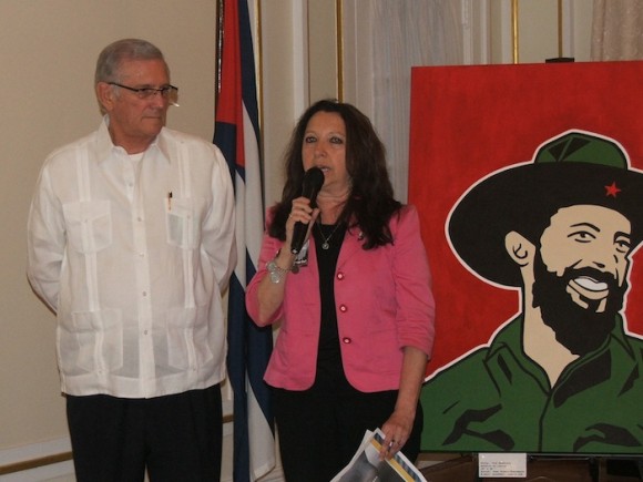 Jorge Bolaños, Jefe de la Sección de Intereses de Cuba en Washington, y Alica Rapko, coordinadora del Comité Internacional por la Liberación de los Cinco Cubanos.